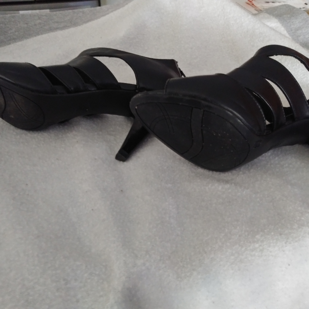 Sandals - Picture 6 of 9